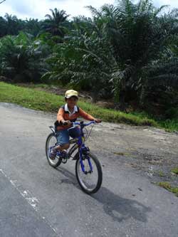 Johan on the way to Teluk Senangin