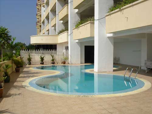 The pool of Desair service apartments in Lumut