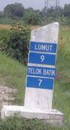 Road marker on the way to Lumut