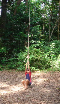 Johanna experiencing the long rope at the Obstacle course